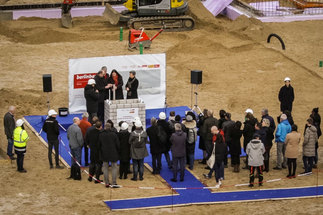 2020115 Grundsteinlegung Sporthalle 6.2